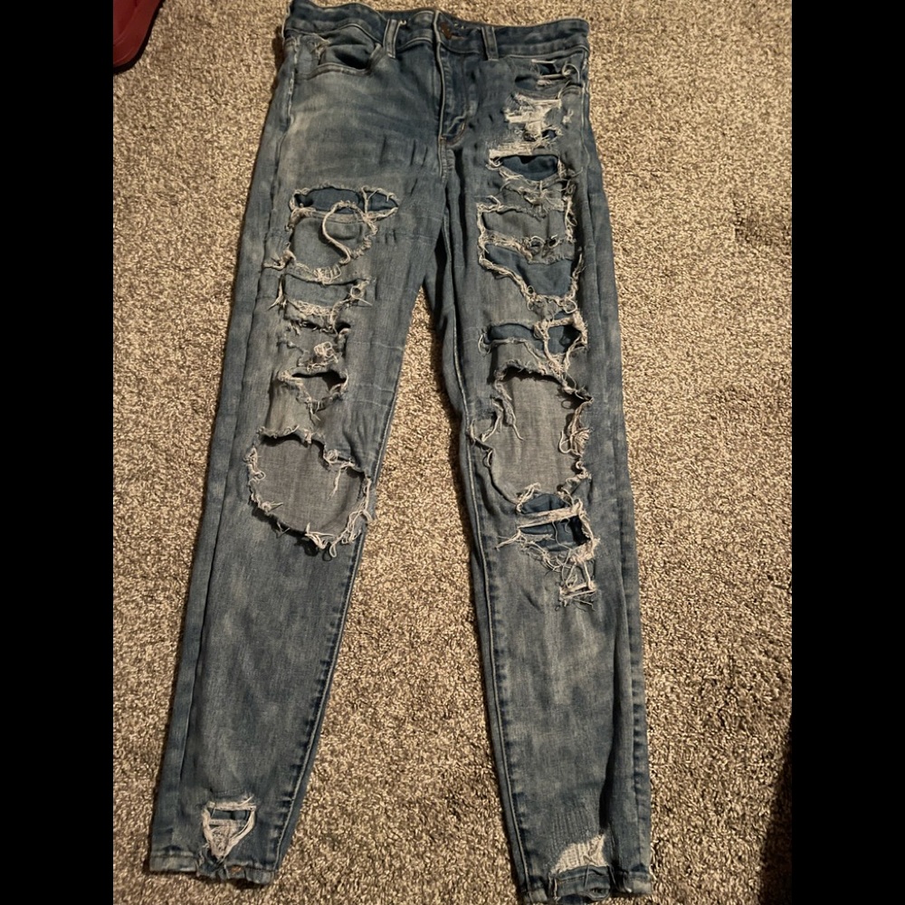 Distressed skinny jeans